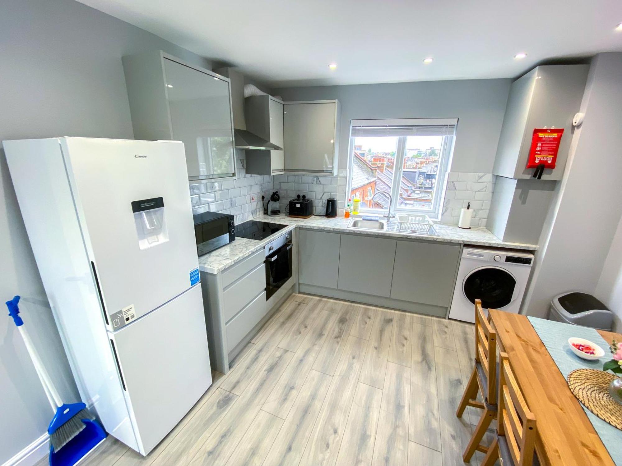 Large 1-Bedroom Flat, 5 Guest, London - F4 Ngoại thất bức ảnh