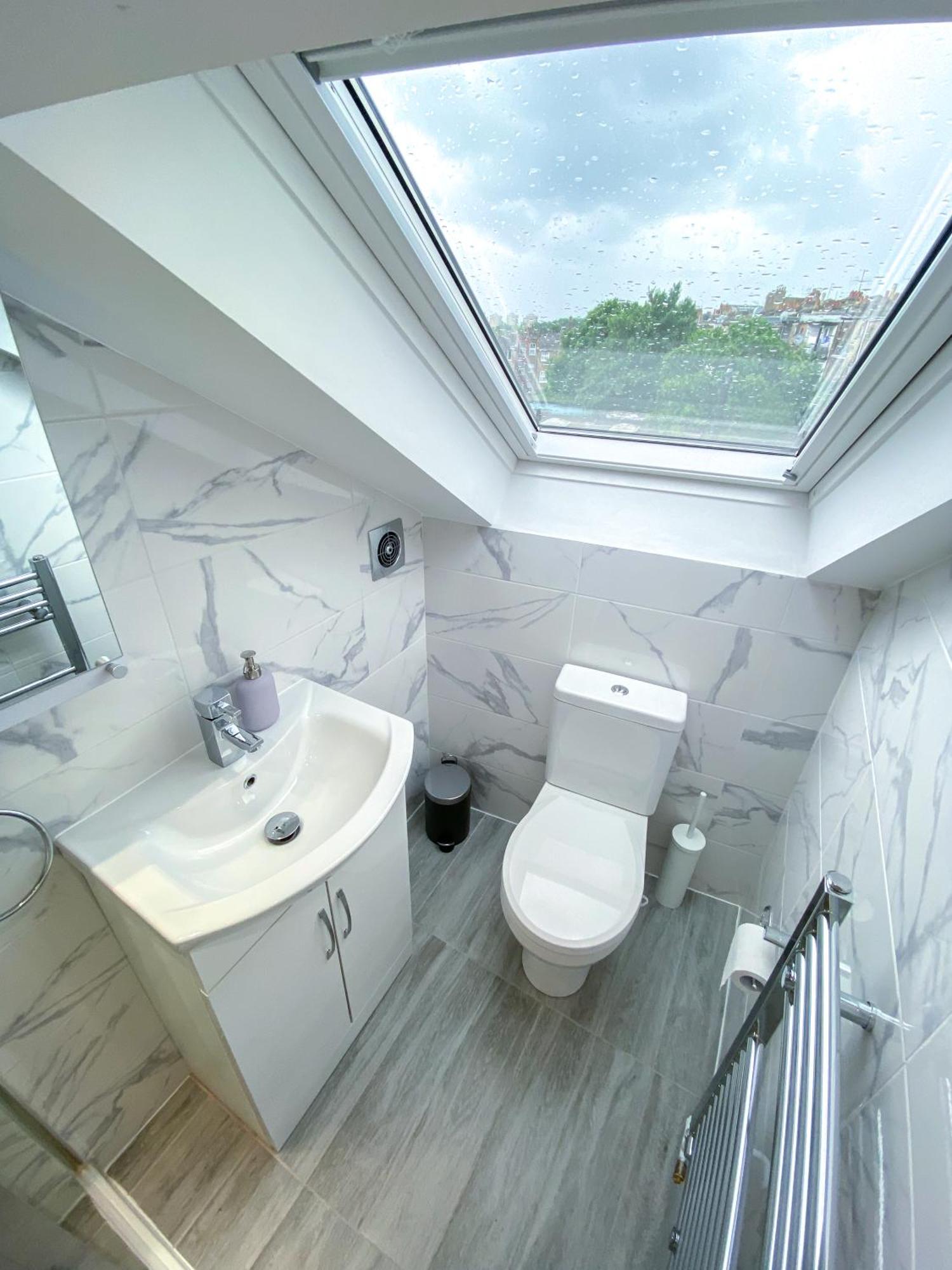 Large 1-Bedroom Flat, 5 Guest, London - F4 Ngoại thất bức ảnh